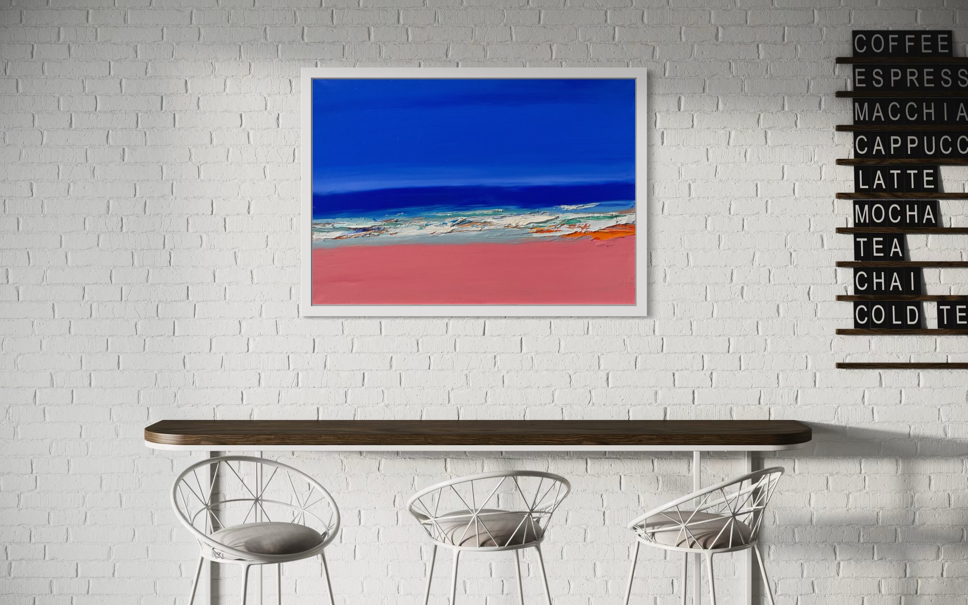 Tableau marin contemporain de Francis Eck, peinture au couteau en bleu profond et rose vif, représentant une mer caribéenne, accroché dans un salon tropical avec vue sur l’océan.Peinture abstraite contemporaine de Francis Eck.
